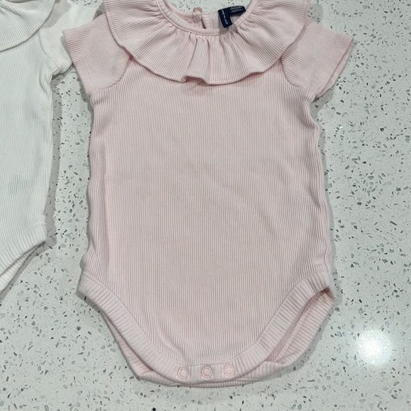 Baby Ruffles Collar Ribbed Bodysuit 6-12 months - Picture 7 of 7